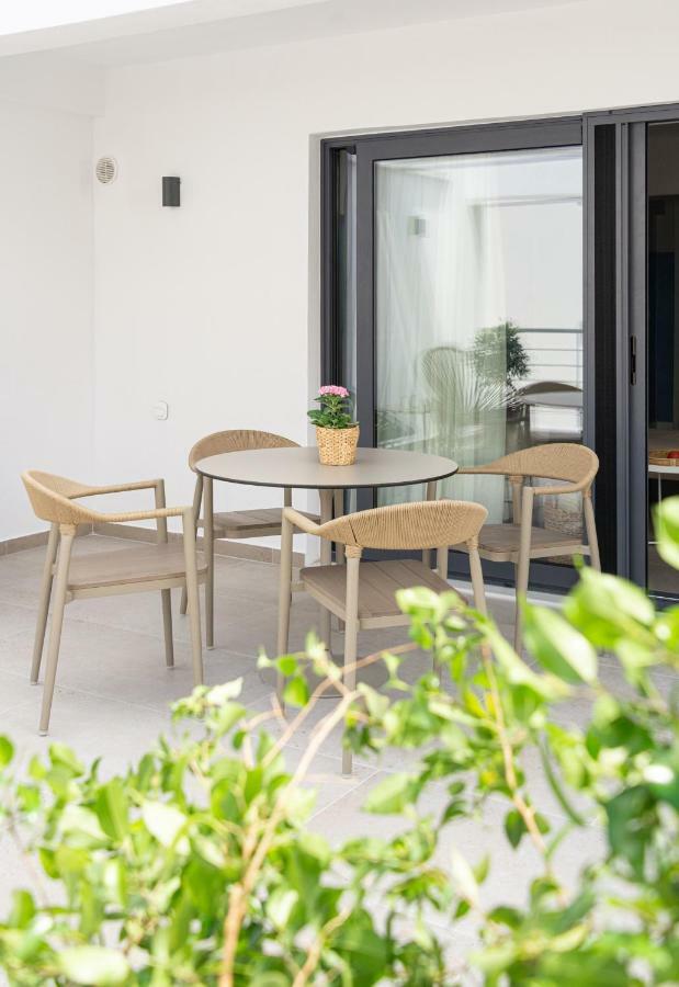 Eladia Suites Неос Мармарас Екстериор снимка